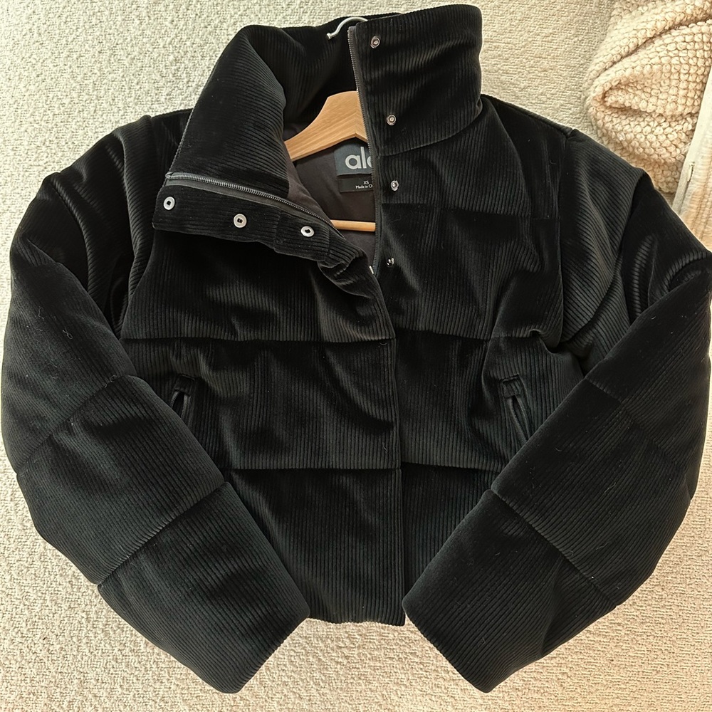 ALO Velour Gold Rush Puffer / Black / XS